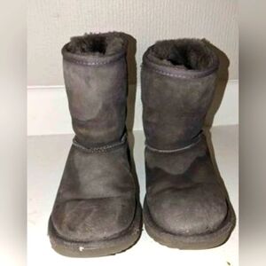 Kids UGGs Size 4 Gray Mid Height
